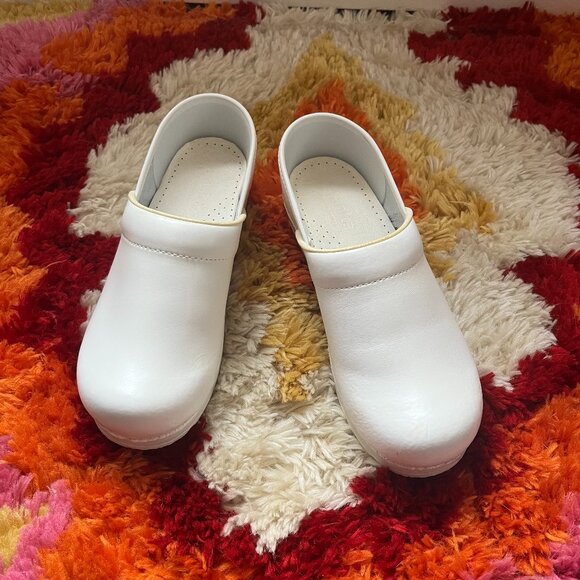 Sanita All White Clogs, size 39/8 - Picture 1 of 7
